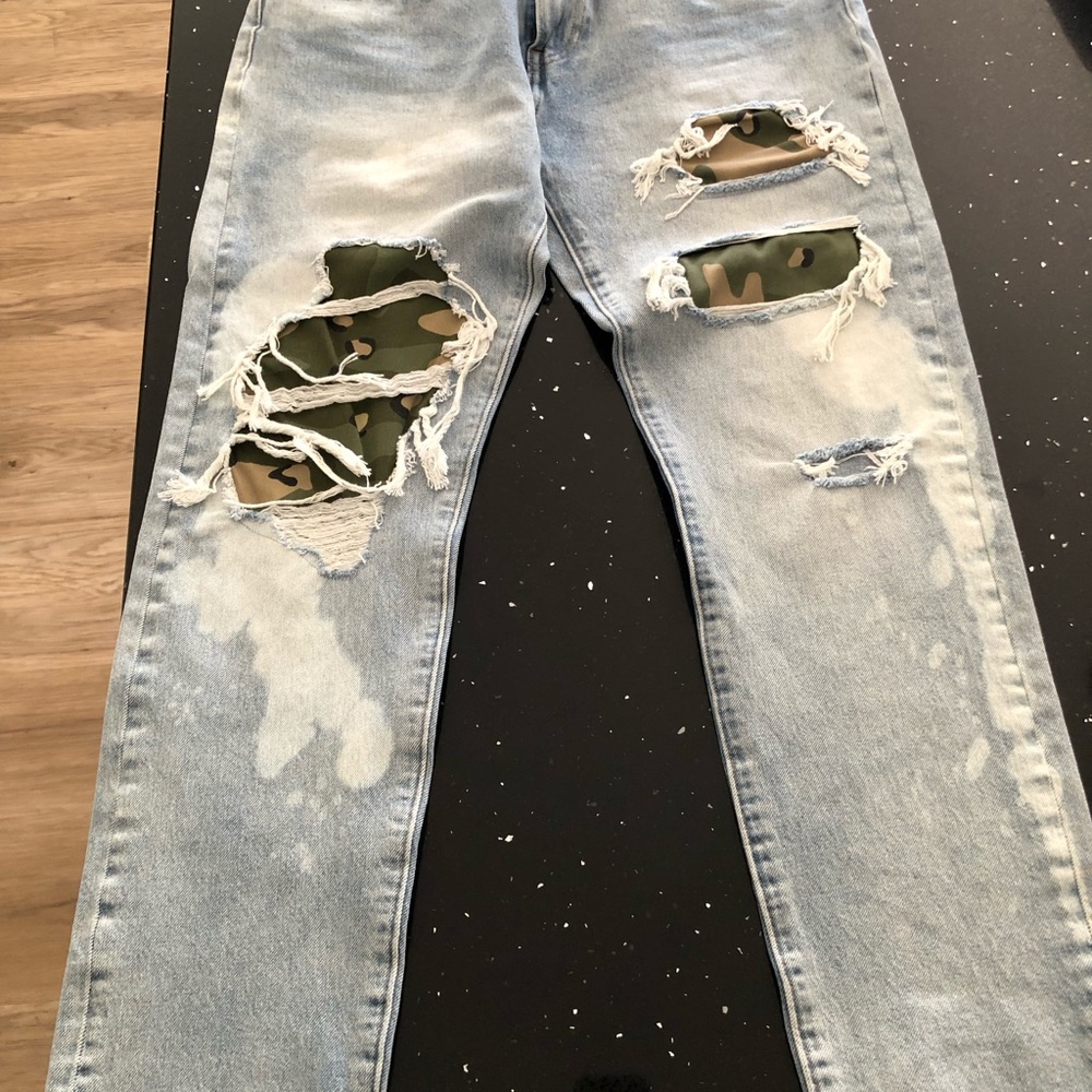 LEVIS Premium Hi Ball Roll Camo Distressed Reg. Tapered Leg (actual 32x29 - Picture 3 of 6